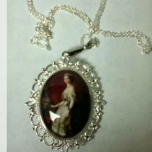 Glass Cabochon Cameo of a Queen,  Brooch-Pendant with 925 Chain Necklace