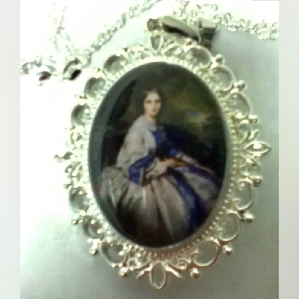 Glass Cabochon Cameo of a Lady in Purple Gown,  Brooch-Pendant with 925 Chain Ne