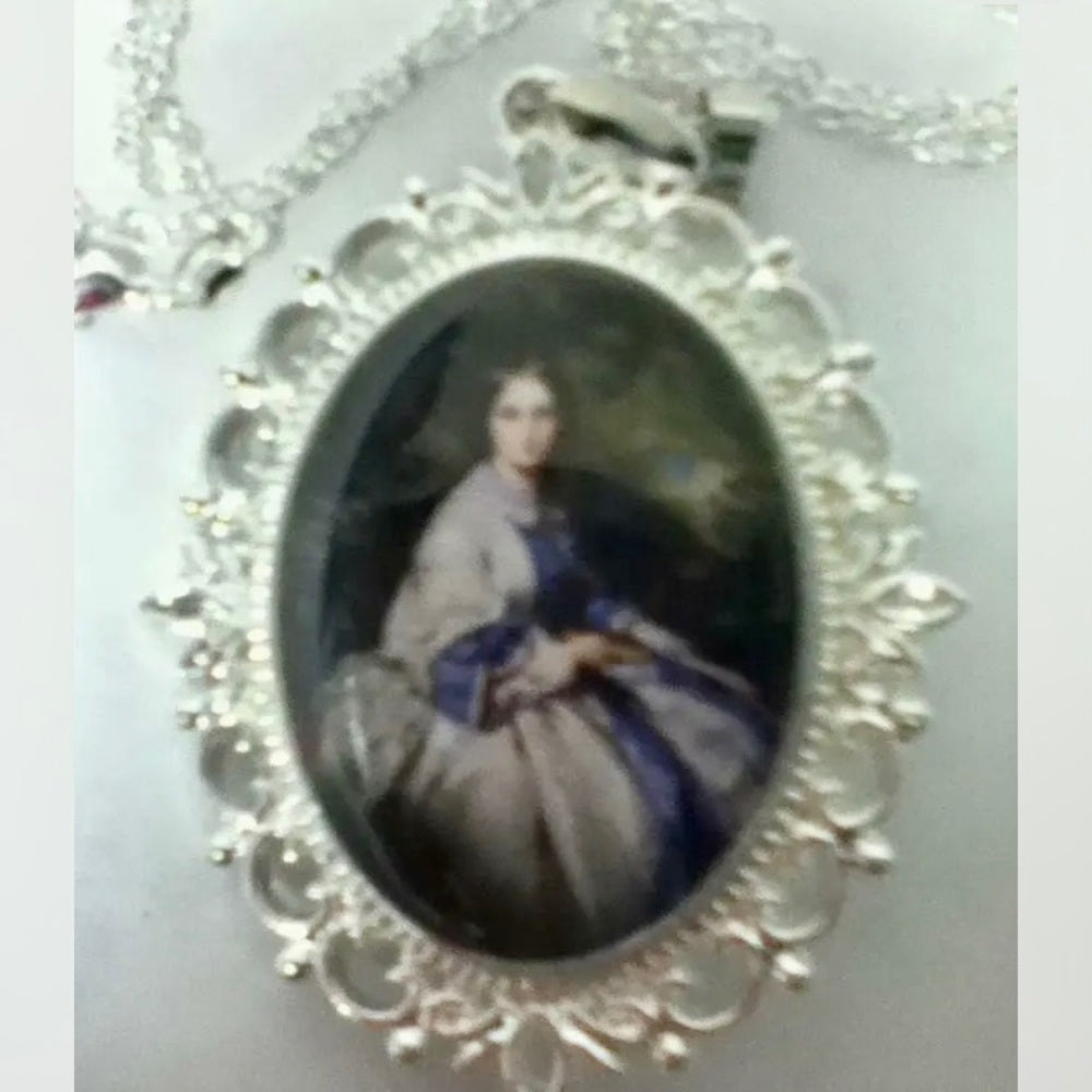 Glass Cabochon Cameo of a Lady in Purple Gown,  Brooch-Pendant with 925 Chain Ne