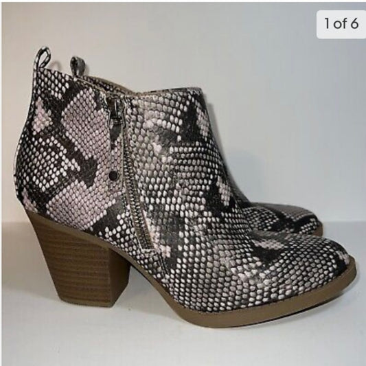 Universal Thread Faux Leather Snakeskin Zip Boots Gray and Black Size 8