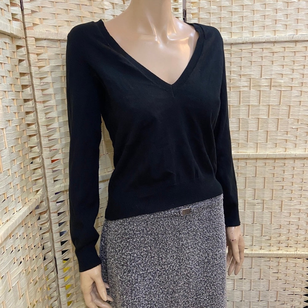 Mossimo Black V Neck Long Sleeves Shirt  Size M