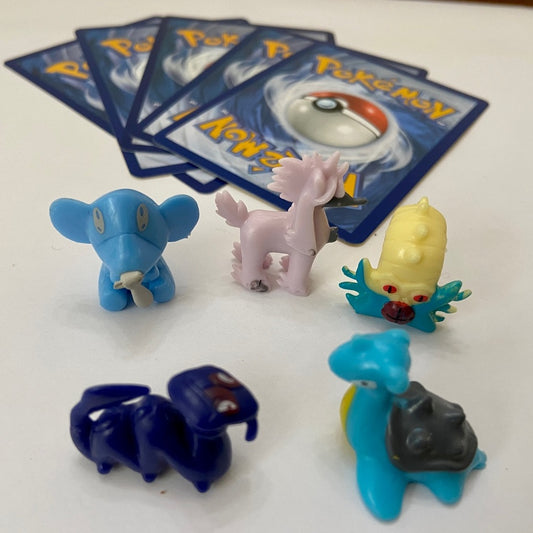 Lot 26- 5 Pokemon Cards and 5 Pokémon Figures