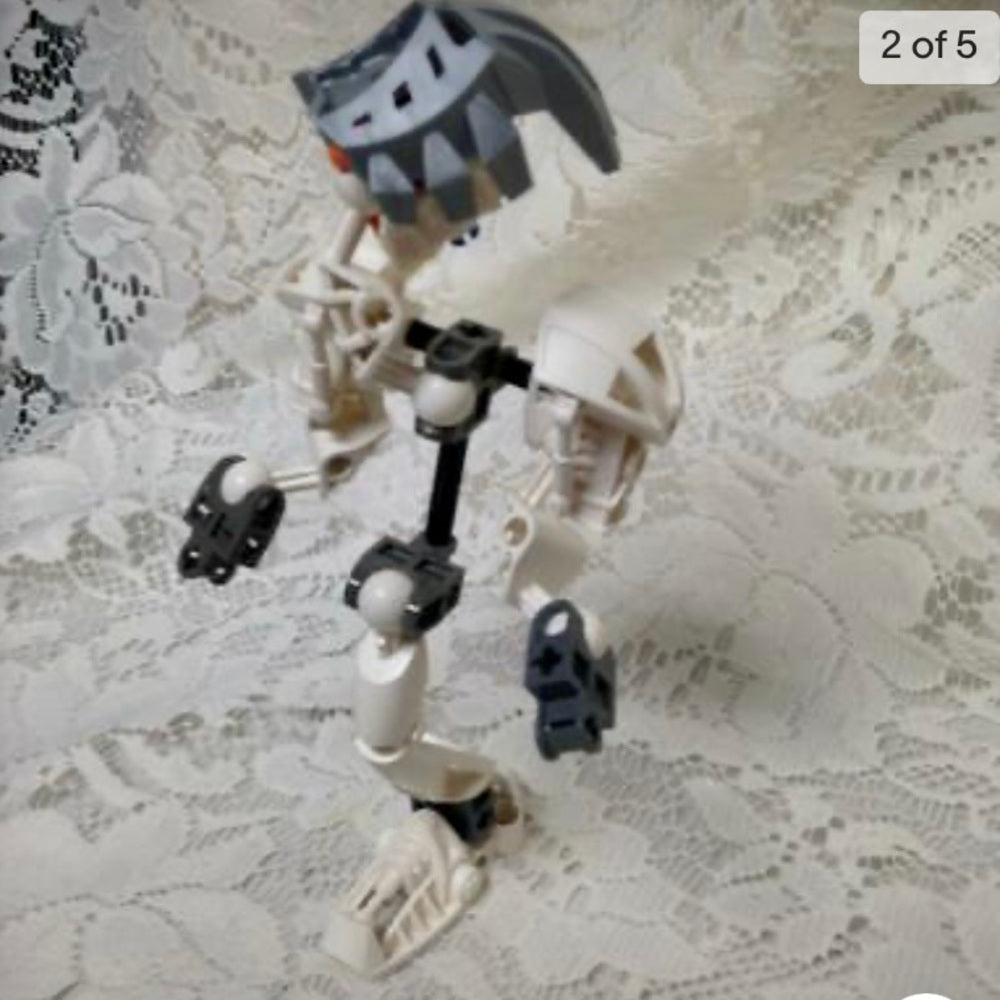 Vintage, Rare, Lego, Bionicle One Legged Alien  7in x 4in x 2in (pmtc)  This is