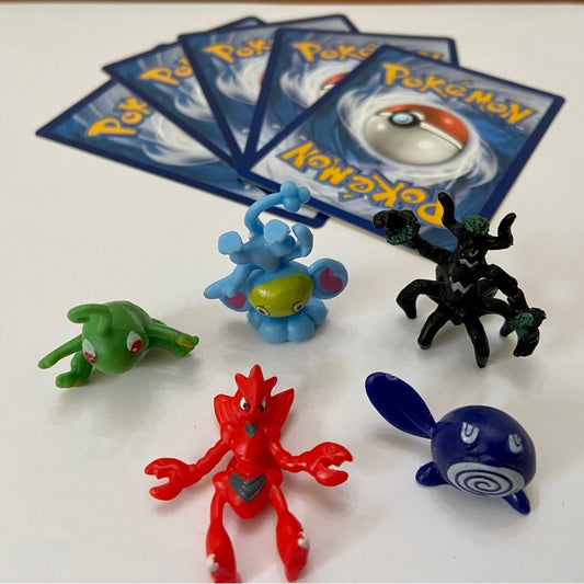Lot 19- 5 Pokemon Cards and 5 Pokémon Figures