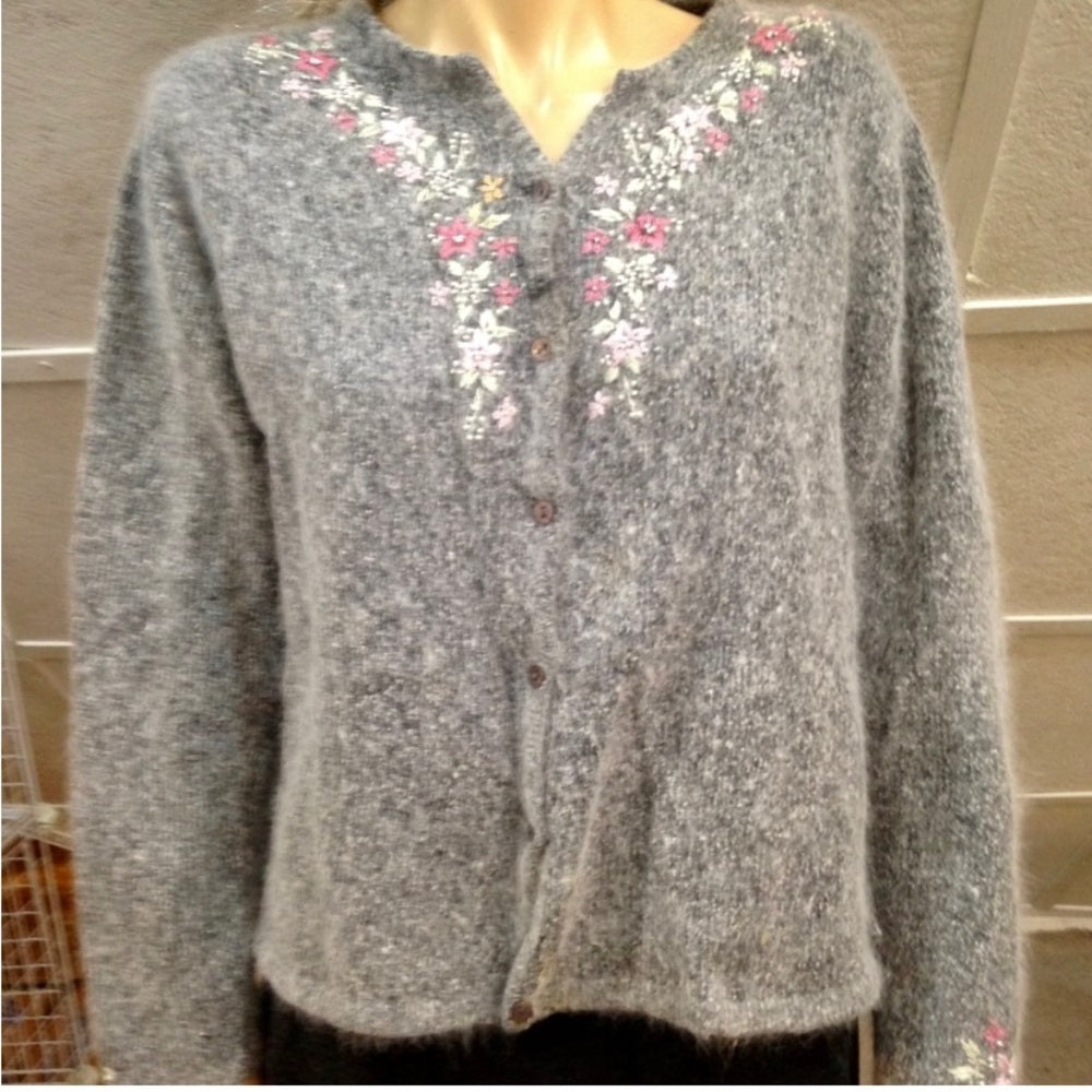 Vintage, Dressbarn Silk-Angora Cardigan (L) (F1120)  This is a pre-owned Cardig