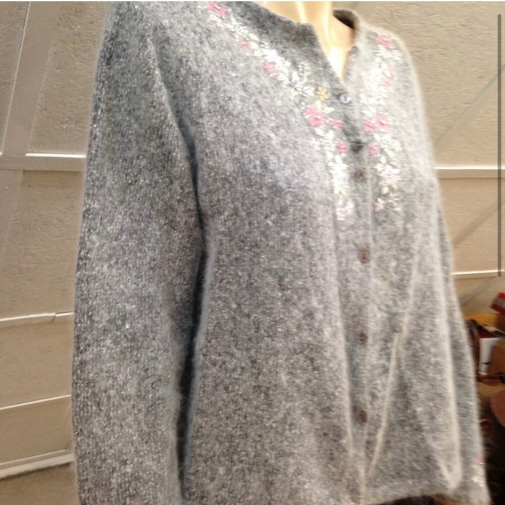 Vintage, Dressbarn Silk-Angora Cardigan (L) (F1120)  This is a pre-owned Cardig