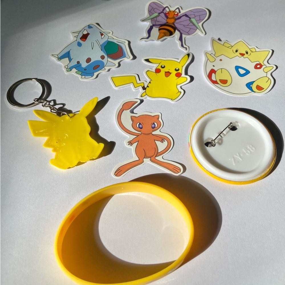Lot of 8pc Pokemon Collectibles. (H)