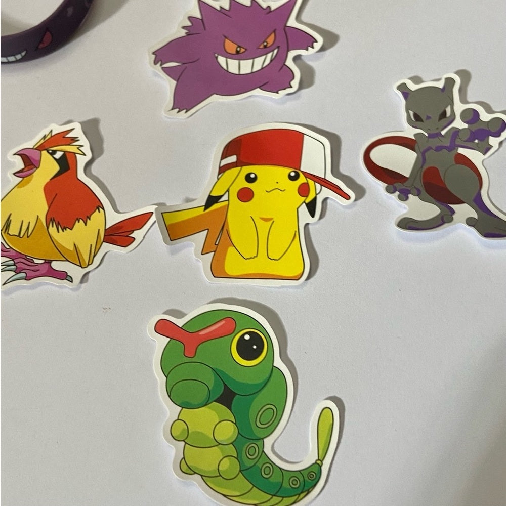 Lot of 8pc Pokemon Collectibles. (G)