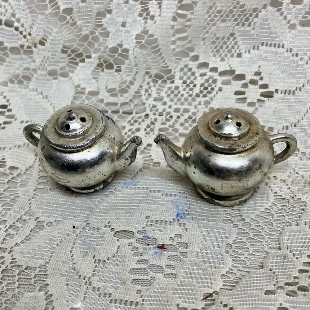 Vintage, Silver plated Figural Teapot, Blue Willow Salt and Pepper Shaker Set