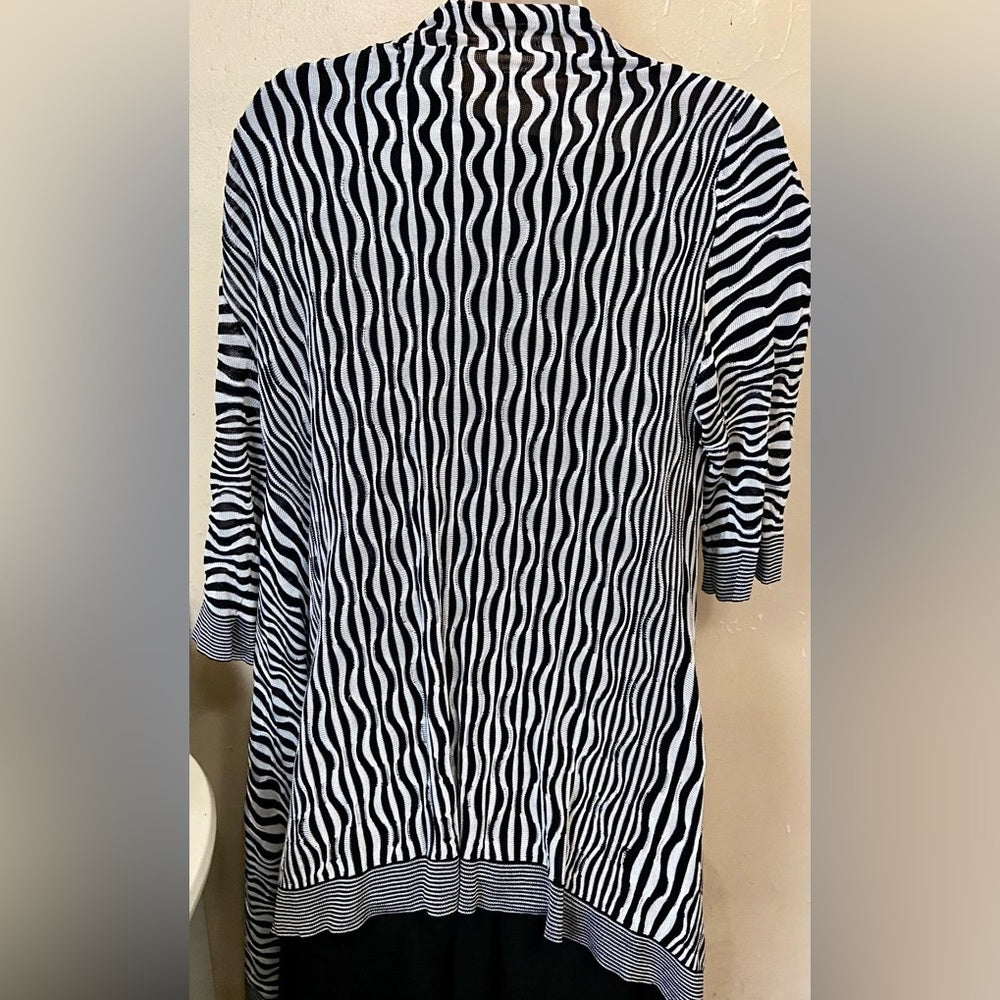 Chicos Black and White Zebra Sweater Cardigan Size 2