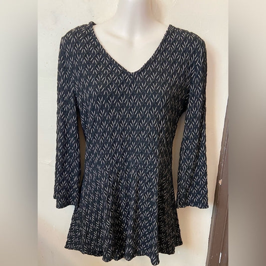 Dana Buchman Black -Tan Pull over Stretch Tunic Blouse. (S)