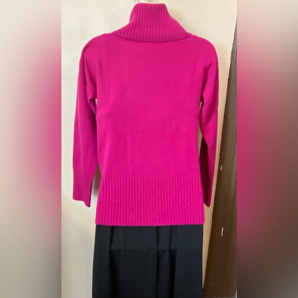 Anne Klein, Fuchsia Buttoned Collar Pull Over Sweater. (SP)