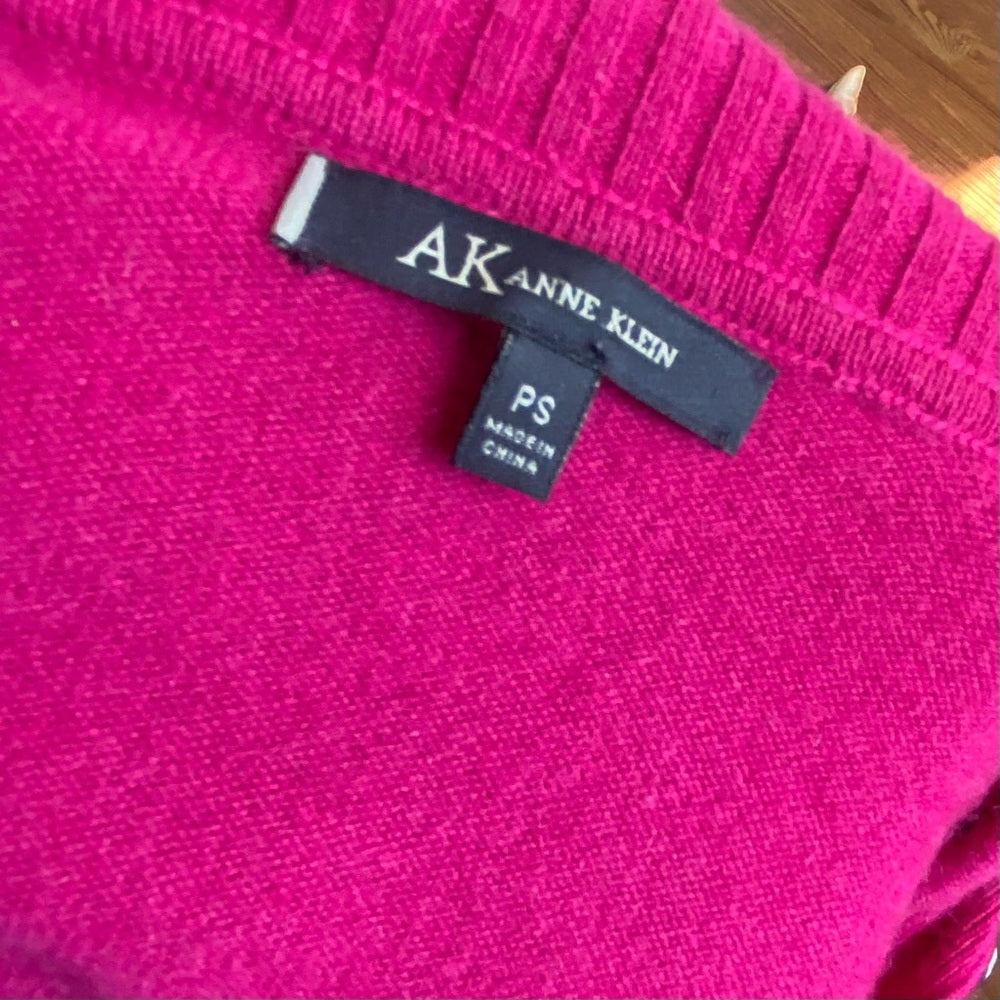 Anne Klein, Fuchsia Buttoned Collar Pull Over Sweater. (SP)