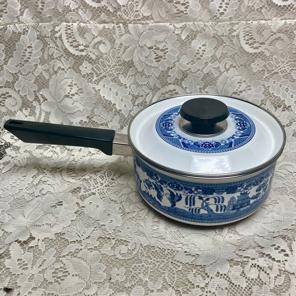 Blue Willow, Enamelware Cookware -Covered Sauce Pan (M) 14in L x 8in D x 5.5in H