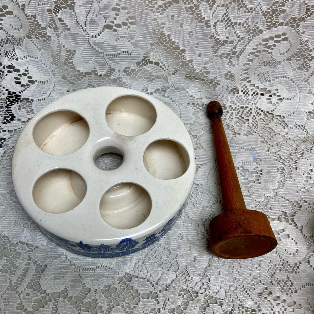 Vintage, Rare 11-pc Blue Willow Condiment Set.