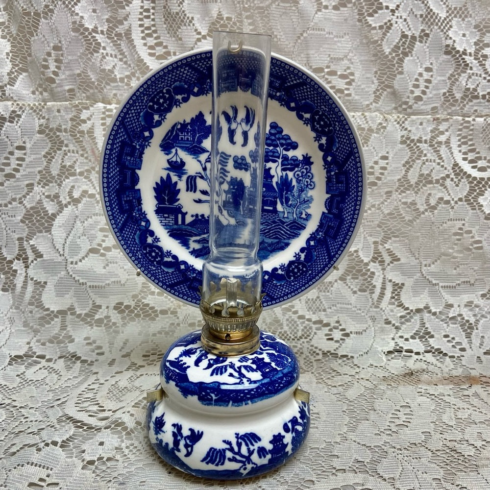 Vintage, Rare,  Beautiful 4-pc Blue Willow Oil Lamp with Reflector 9in x 6in