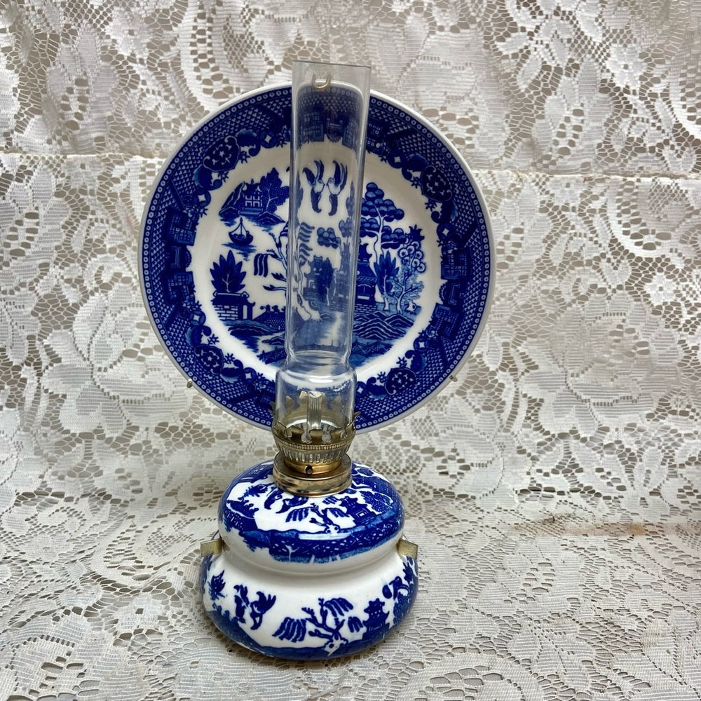 Vintage, Rare,  Beautiful 4-pc Blue Willow Oil Lamp with Reflector 9in x 6in
