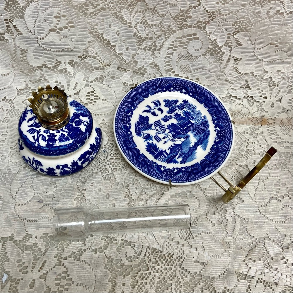 Vintage, Rare,  Beautiful 4-pc Blue Willow Oil Lamp with Reflector 9in x 6in