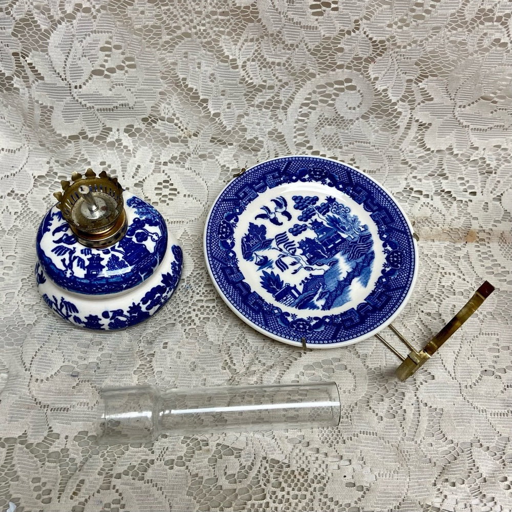 Vintage, Rare,  Beautiful 4-pc Blue Willow Oil Lamp with Reflector 9in x 6in