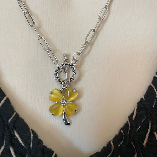 Vintage, Thermoset Yellow Floral Pendant Necklace