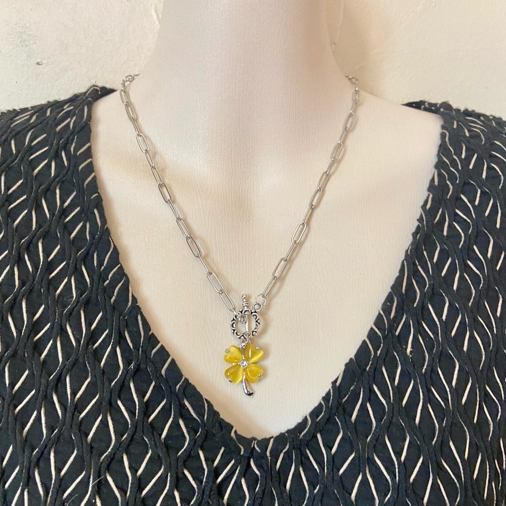 Vintage, Thermoset Yellow Floral Pendant Necklace