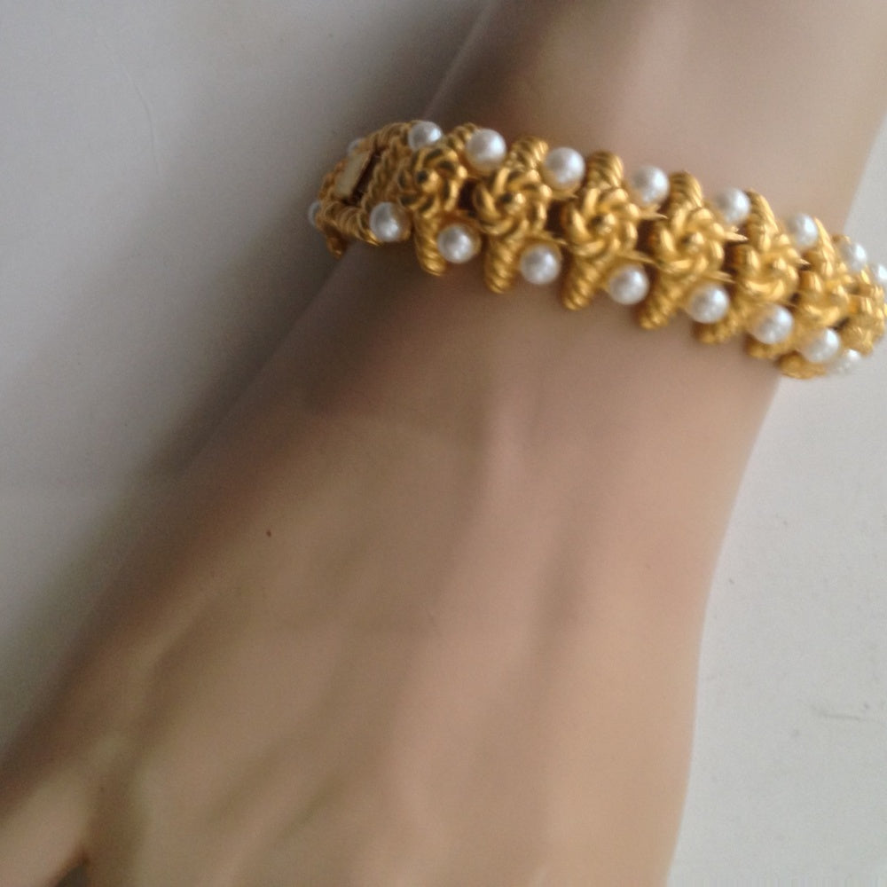 Vintage, Elegant, Good Quality, Gold Tone with Faux Pearls Bracelet