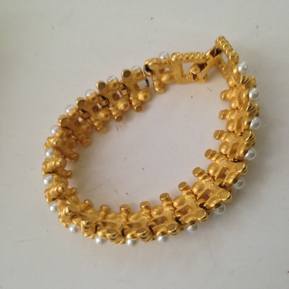 Vintage, Elegant, Good Quality, Gold Tone with Faux Pearls Bracelet