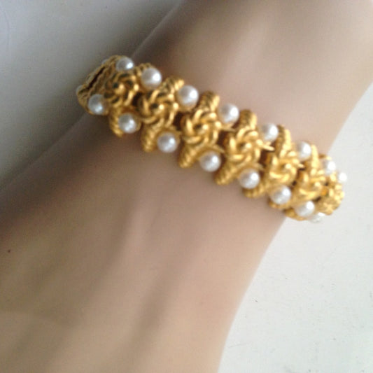 Vintage, Elegant, Good Quality, Gold Tone with Faux Pearls Bracelet