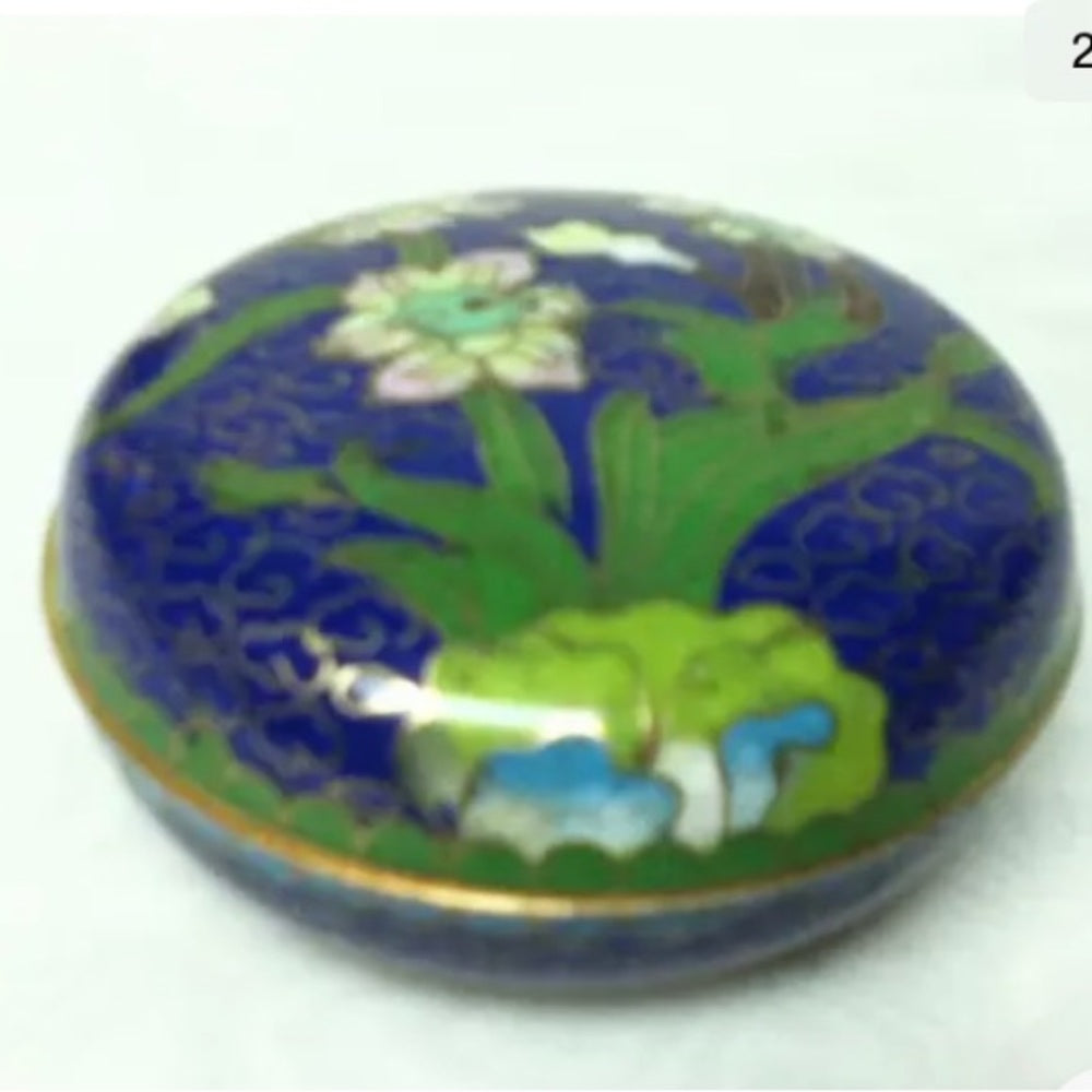 Vintage, Elegant, Cloissone White Iris Round Trinket Box  2.5in x 1.5in