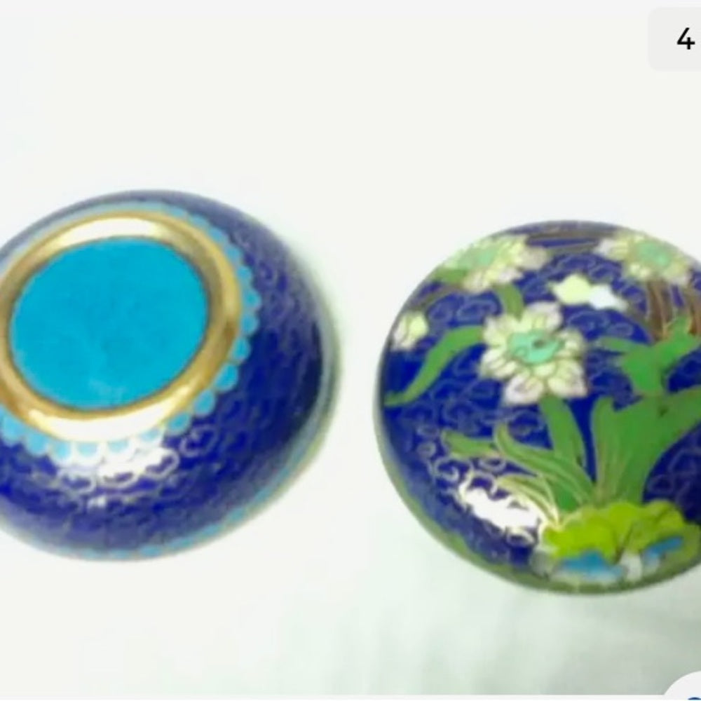 Vintage, Elegant, Cloissone White Iris Round Trinket Box  2.5in x 1.5in