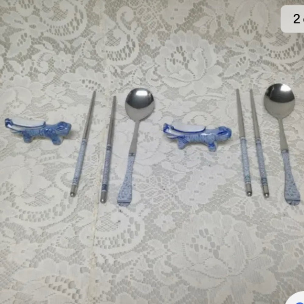 Aluminum Chopsticks with Ceramic Flow Blue Foodog Stand