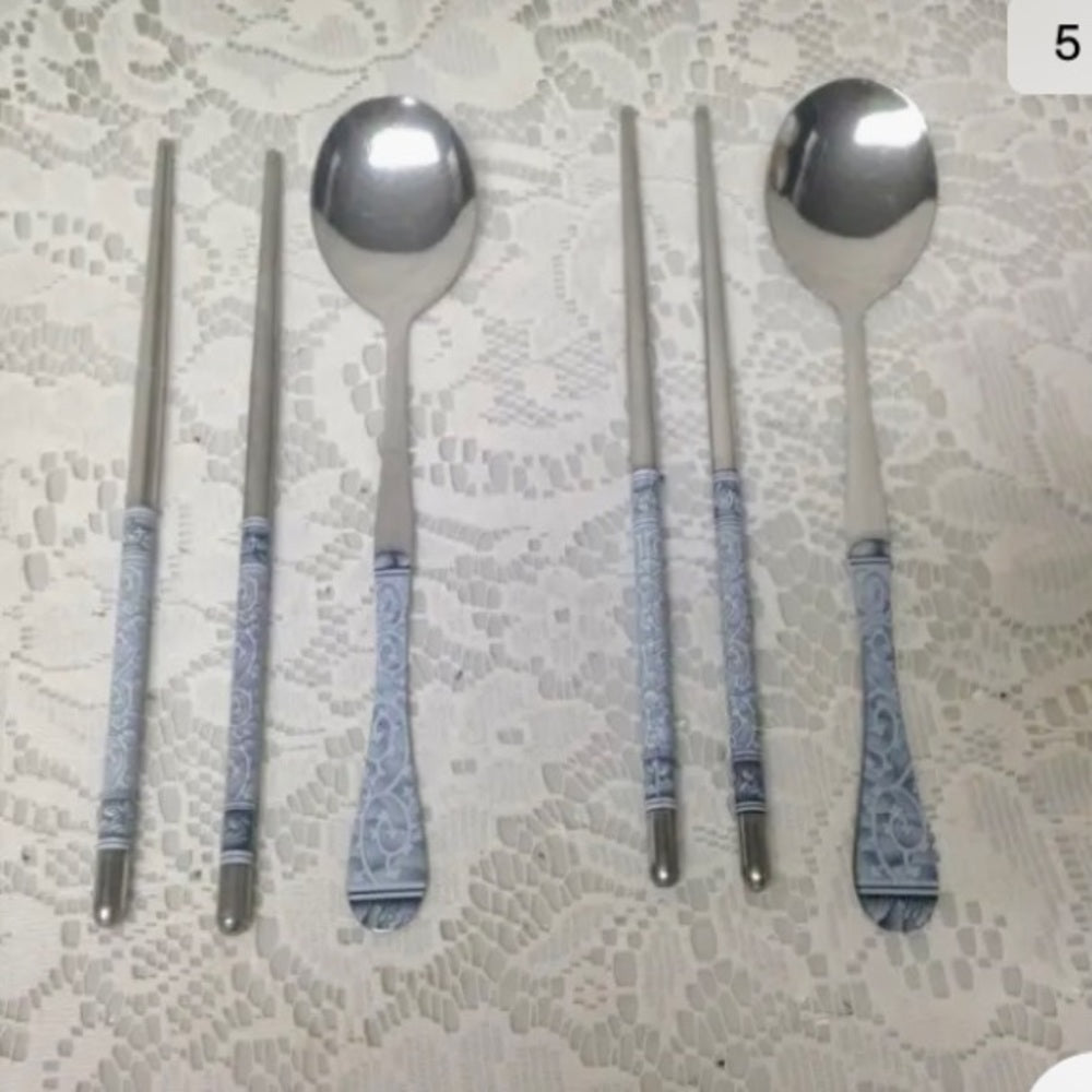 Aluminum Chopsticks with Ceramic Flow Blue Foodog Stand
