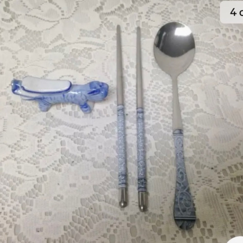 Aluminum Chopsticks with Ceramic Flow Blue Foodog Stand