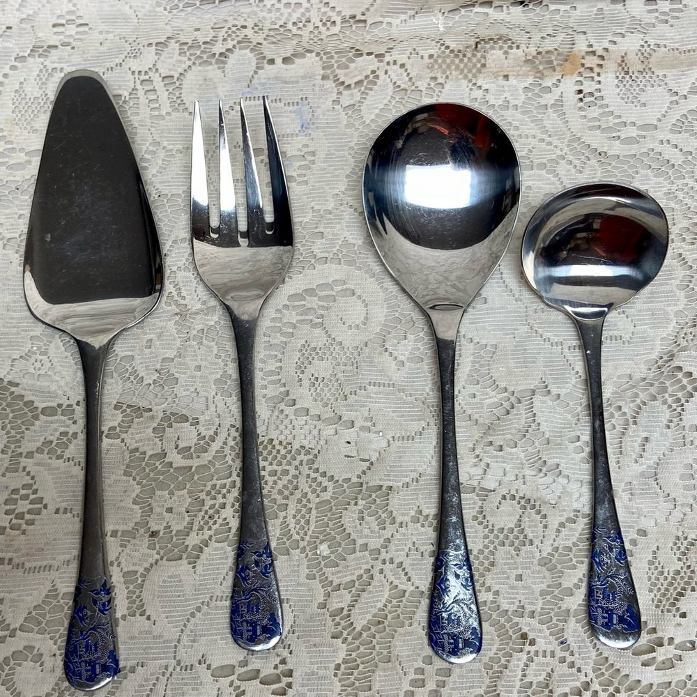 Vintage, Oxford Hall, Korea,4-pc Blue Willow Hostess Set (J-0423)  This is a bea