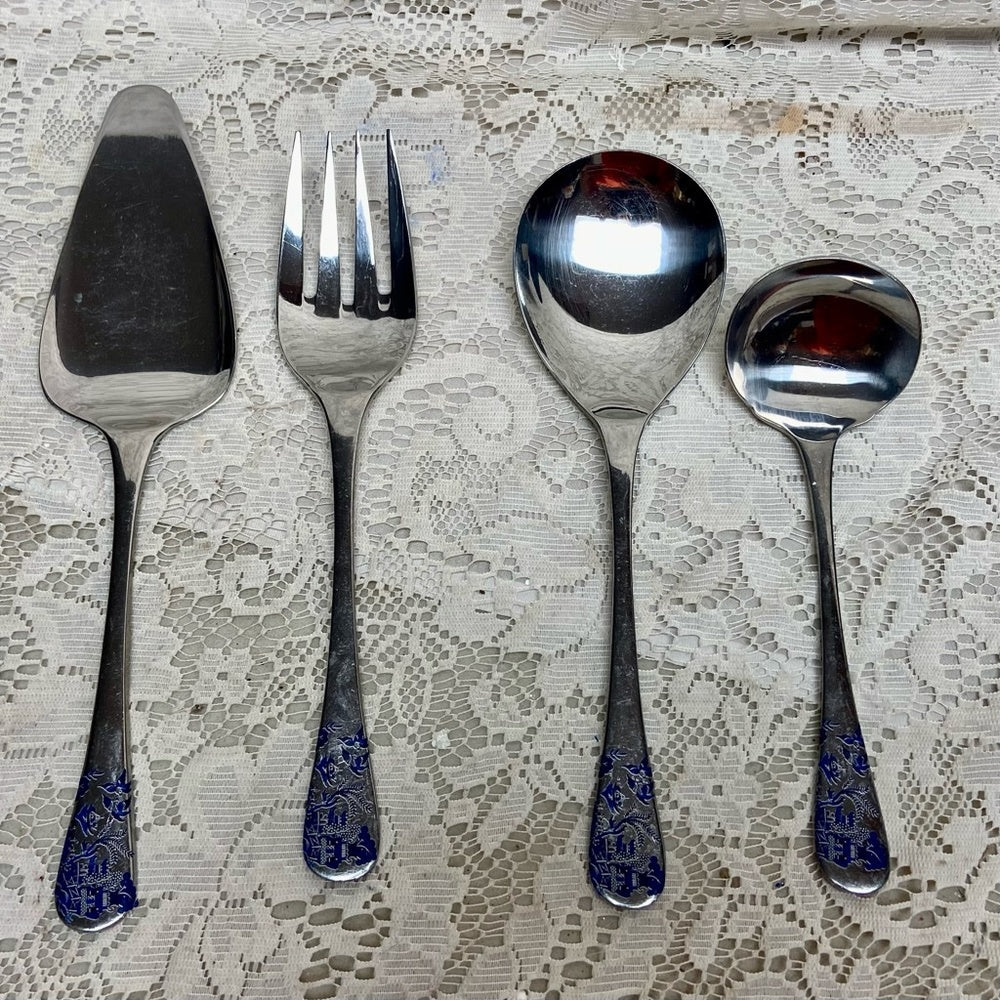 Vintage, Oxford Hall, Korea,4-pc Blue Willow Hostess Set (J-0423)  This is a bea