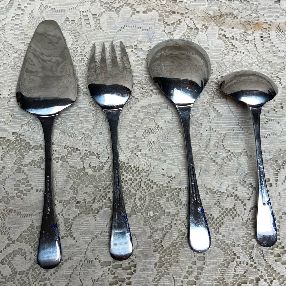 Vintage, Oxford Hall, Korea,4-pc Blue Willow Hostess Set (J-0423)  This is a bea