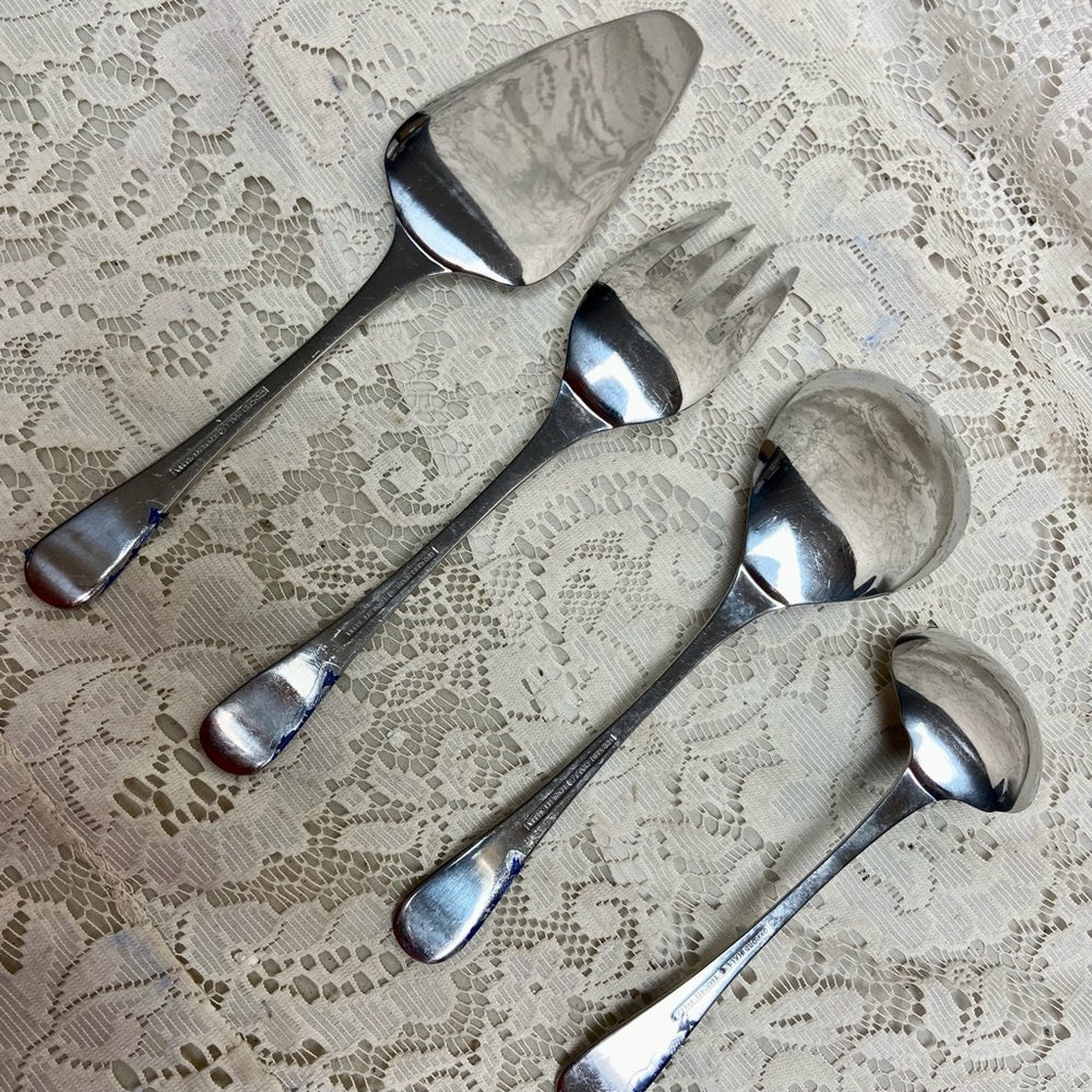 Vintage, Oxford Hall, Korea,4-pc Blue Willow Hostess Set (J-0423)  This is a bea