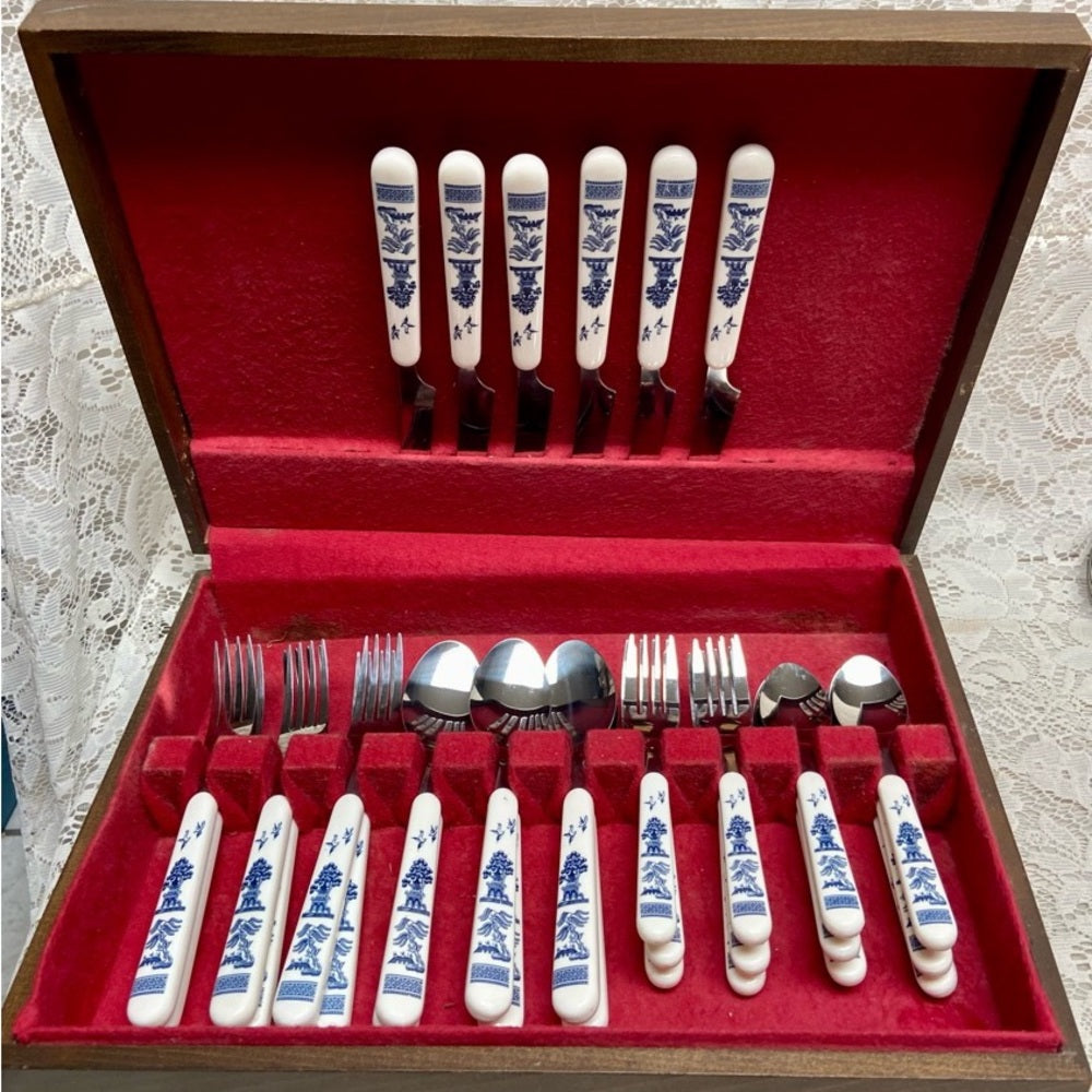 Vintage, 30-pc Blue Willow Flatware, Service for 8 with Wooden Box