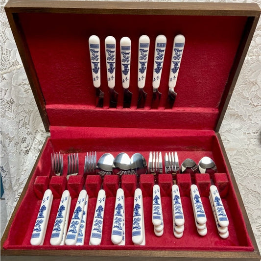 Vintage, 30-pc Blue Willow Flatware, Service for 8 with Wooden Box