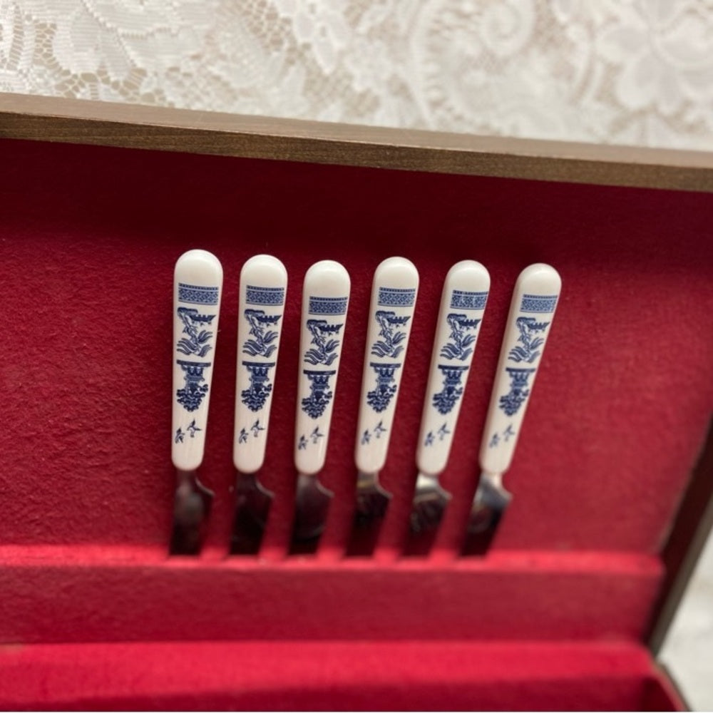 Vintage, 30-pc Blue Willow Flatware, Service for 8 with Wooden Box
