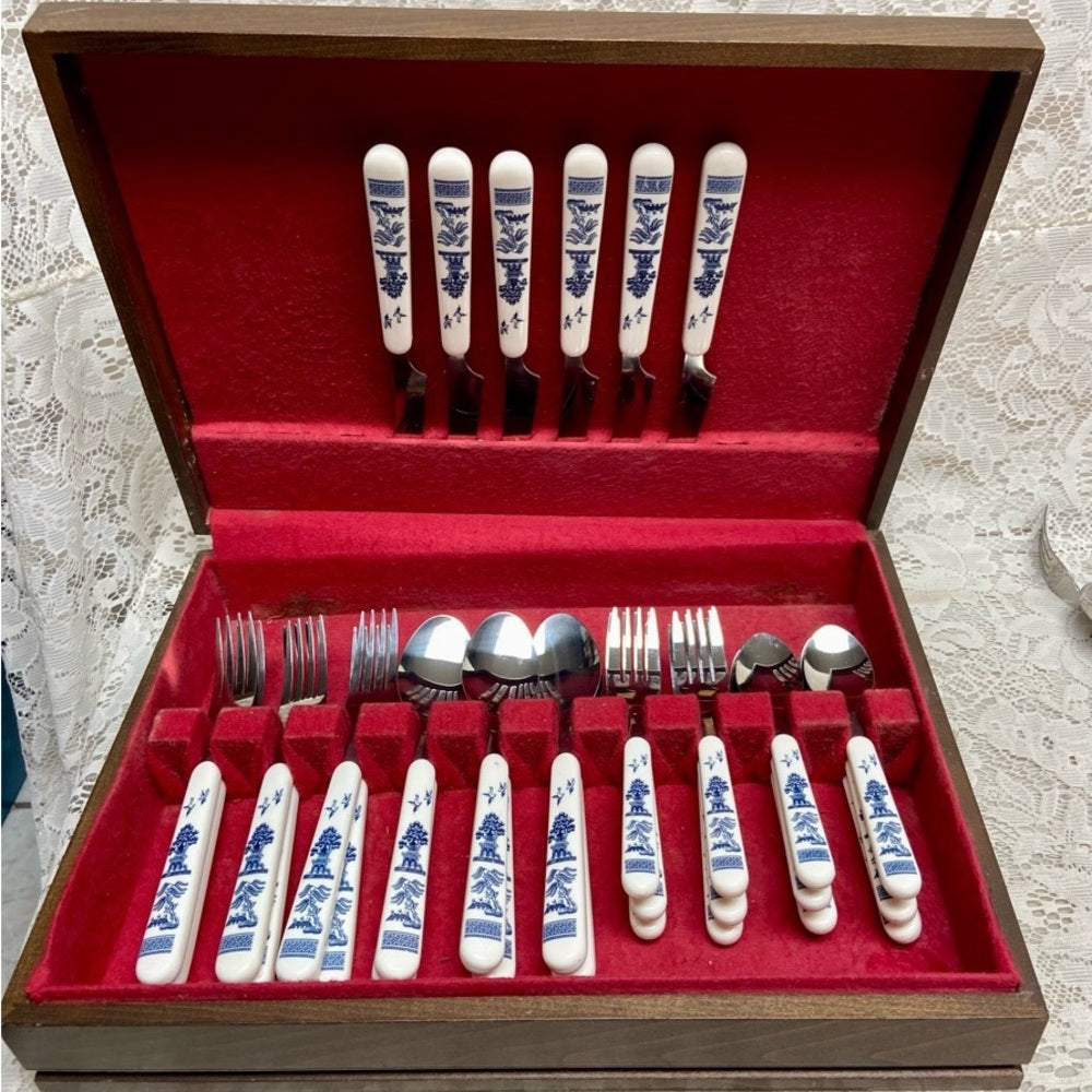 Vintage, 30-pc Blue Willow Flatware, Service for 8 with Wooden Box