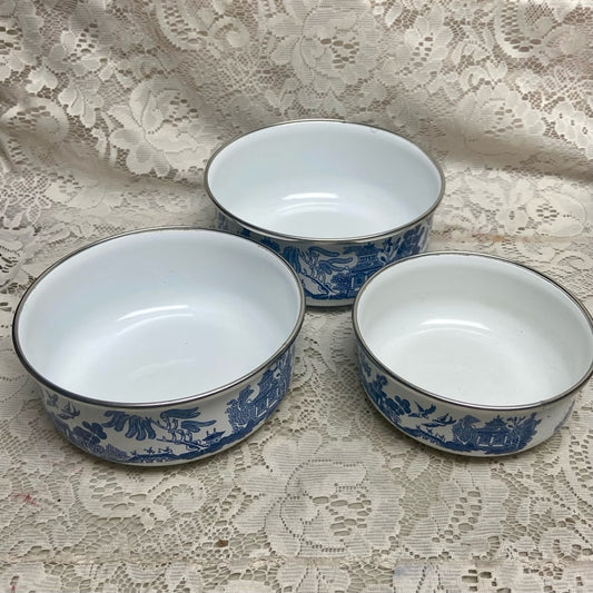 Vintage, Heritage Mint, 3pc Blue Willow Enamelware Mixing Bowls 7.5in, 7in n 6in