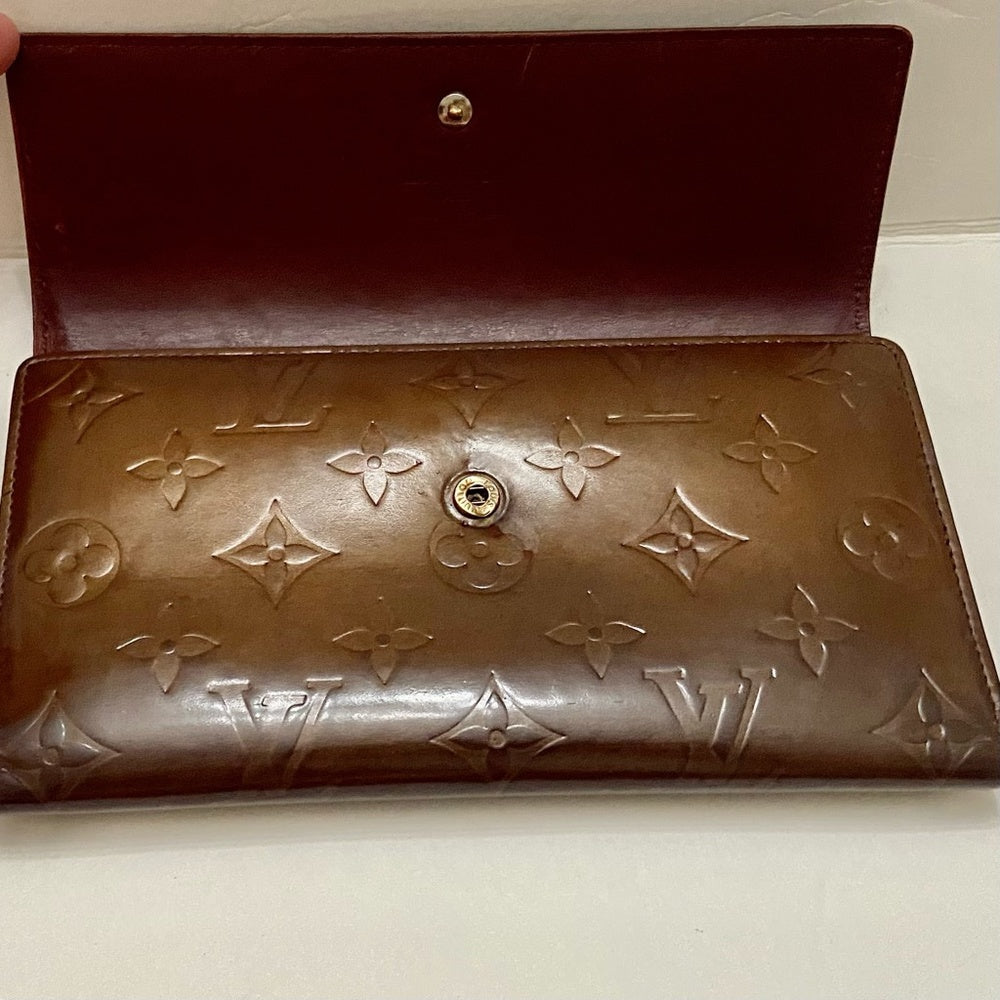 Authentic, Louis Vuitton Brown Vernis Mono long Wallet