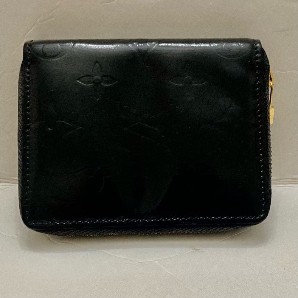 Authentic, Rare, Louis Vuitton Black Vernis Leather  Mono Zippy Coin Wallet