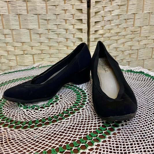 Life Stride Black Repellent Fabric Shoes with Heels- Size 8